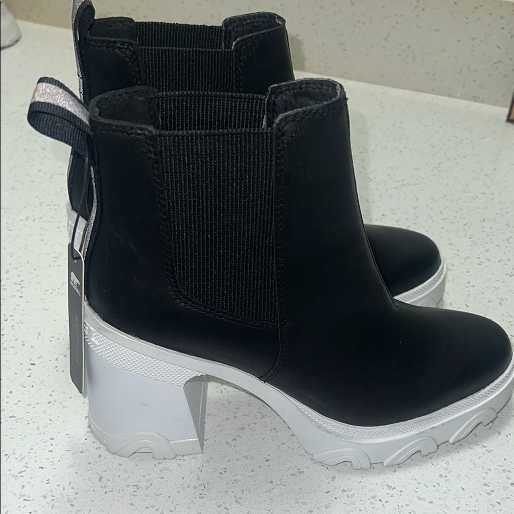 NWT Sorel Brex Leather Block Heel Chelsea Boot